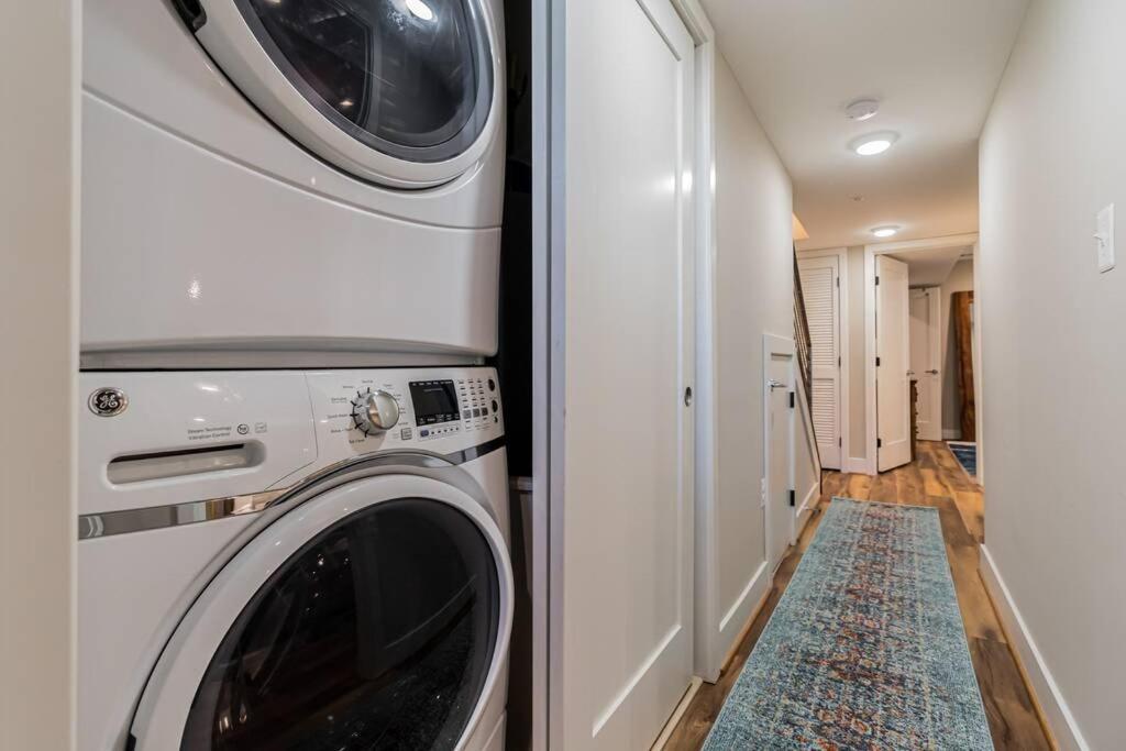 Bougainvillea Dc 2 Bedrooms 2 Bathrooms Den With Twin Sofa Bed And Queen Sofa Bed In Living Apartment Washington